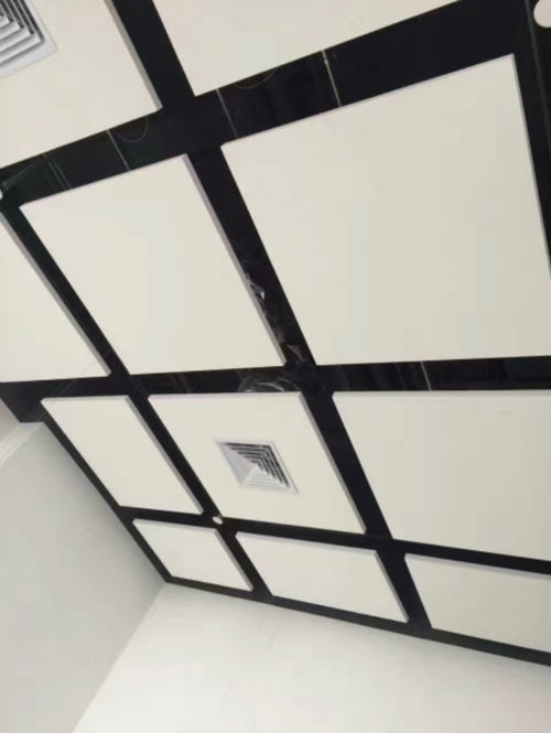 岩棉玻纤板防火吸音跌级天花板 戏剧院与播音室吊顶优化音质与室内门整合方案